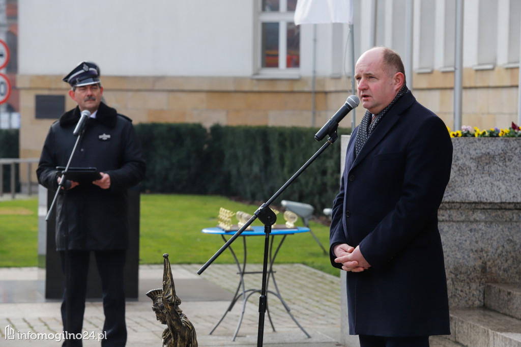 Jednotka z OSP Gębice z nowym wozem
