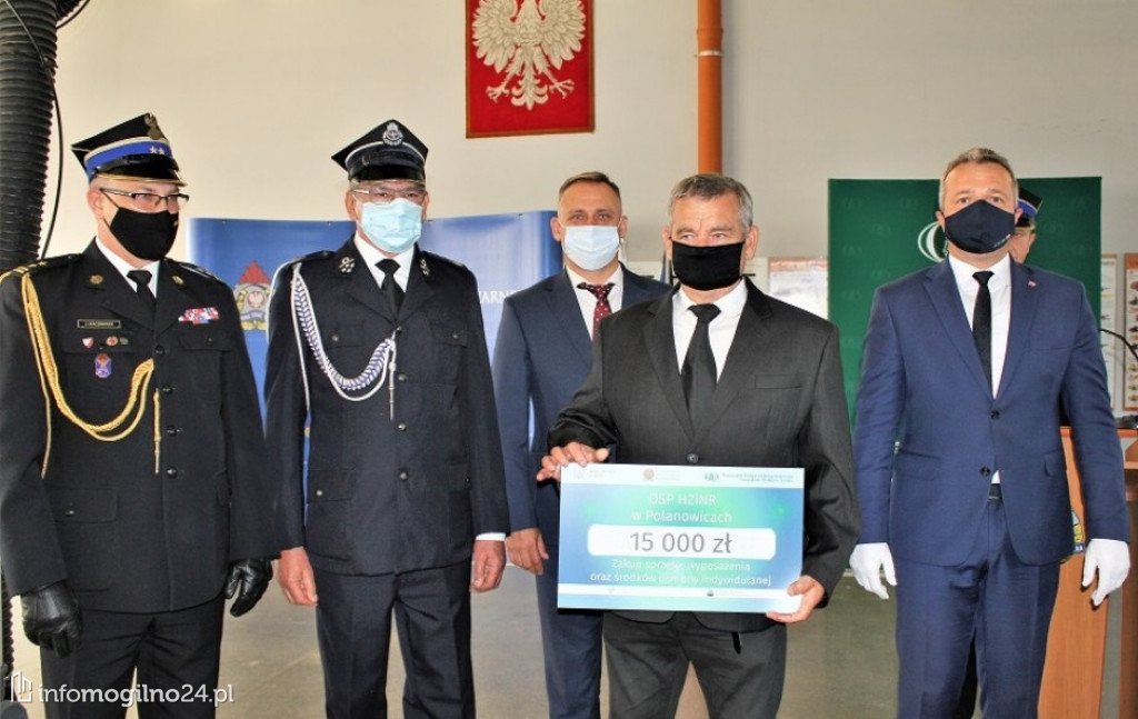 Strażacy z powiatu mogileńskiego otrzymali vouchery na zakup sprzętu oraz termomodernizację remiz strażackich