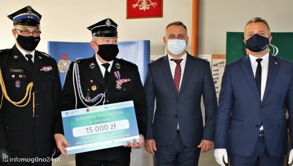 Strażacy z powiatu mogileńskiego otrzymali vouchery na zakup sprzętu oraz termomodernizację remiz strażackich