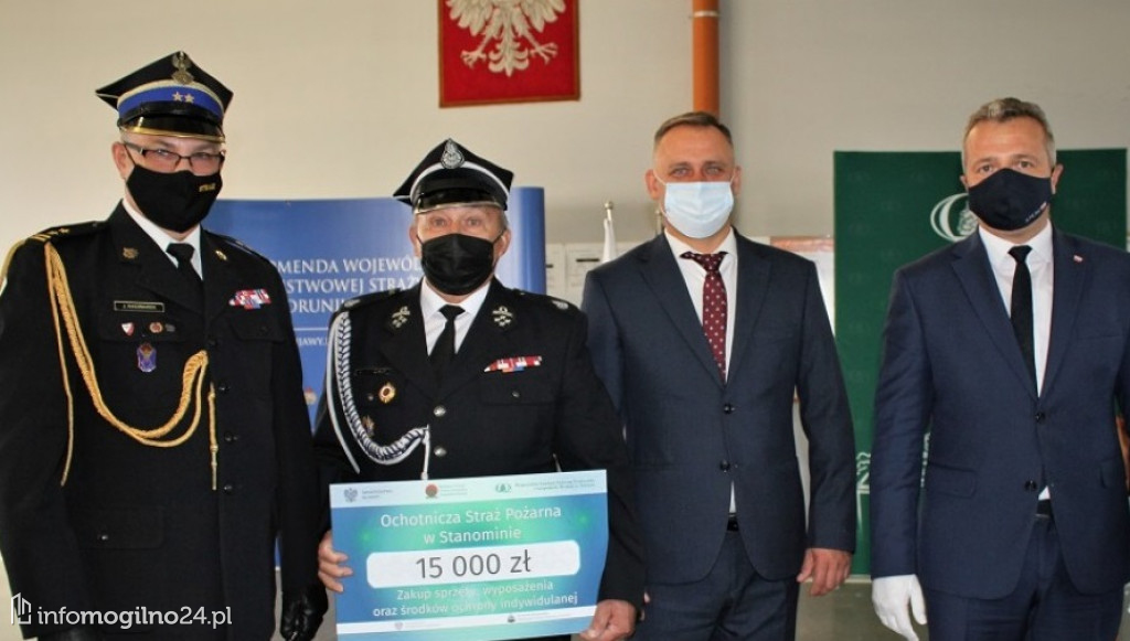 Strażacy z powiatu mogileńskiego otrzymali vouchery na zakup sprzętu oraz termomodernizację remiz strażackich