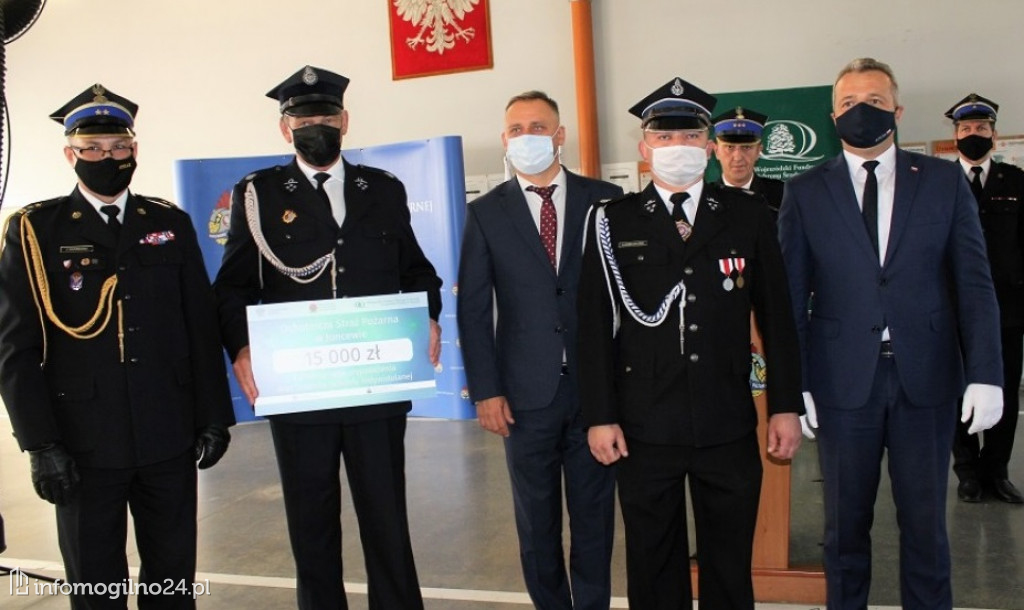Strażacy z powiatu mogileńskiego otrzymali vouchery na zakup sprzętu oraz termomodernizację remiz strażackich