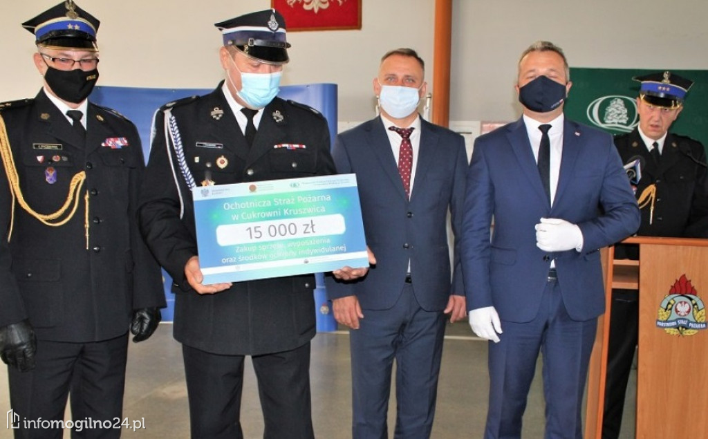 Strażacy z powiatu mogileńskiego otrzymali vouchery na zakup sprzętu oraz termomodernizację remiz strażackich