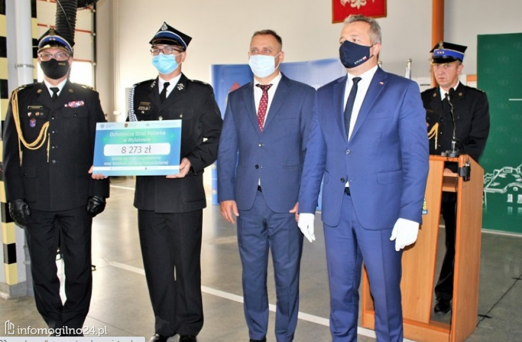 Strażacy z powiatu mogileńskiego otrzymali vouchery na zakup sprzętu oraz termomodernizację remiz strażackich