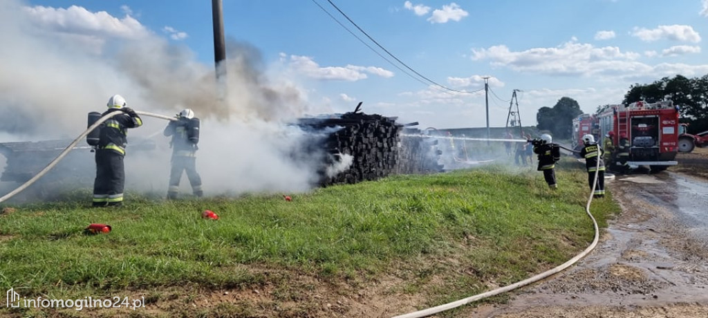 Strażacy interweniowali w Strzelcach. Co się stało? [ZDJĘCIA]