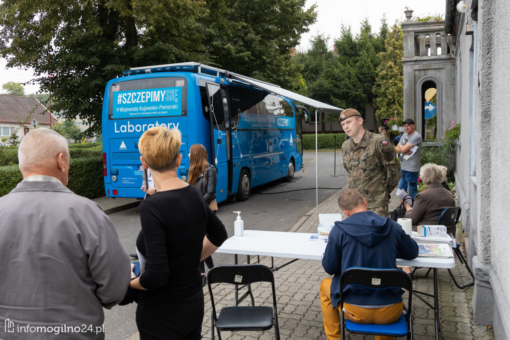 Szczepionkobus w powiecie mogileńskim. Relacja z Wylatowa [VIDEO, ZDJĘCIA]