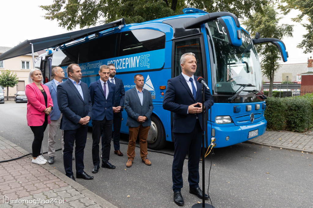 Szczepionkobus w powiecie mogileńskim. Relacja z Wylatowa [VIDEO, ZDJĘCIA]