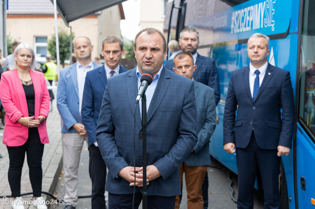 Szczepionkobus w powiecie mogileńskim. Relacja z Wylatowa [VIDEO, ZDJĘCIA]