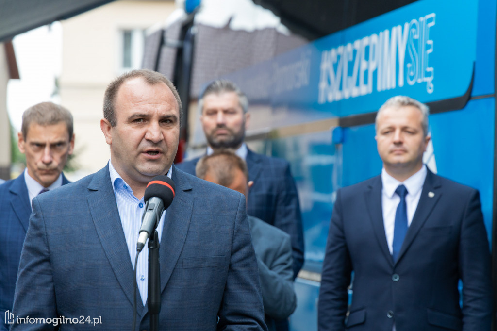 Szczepionkobus w powiecie mogileńskim. Relacja z Wylatowa [VIDEO, ZDJĘCIA]