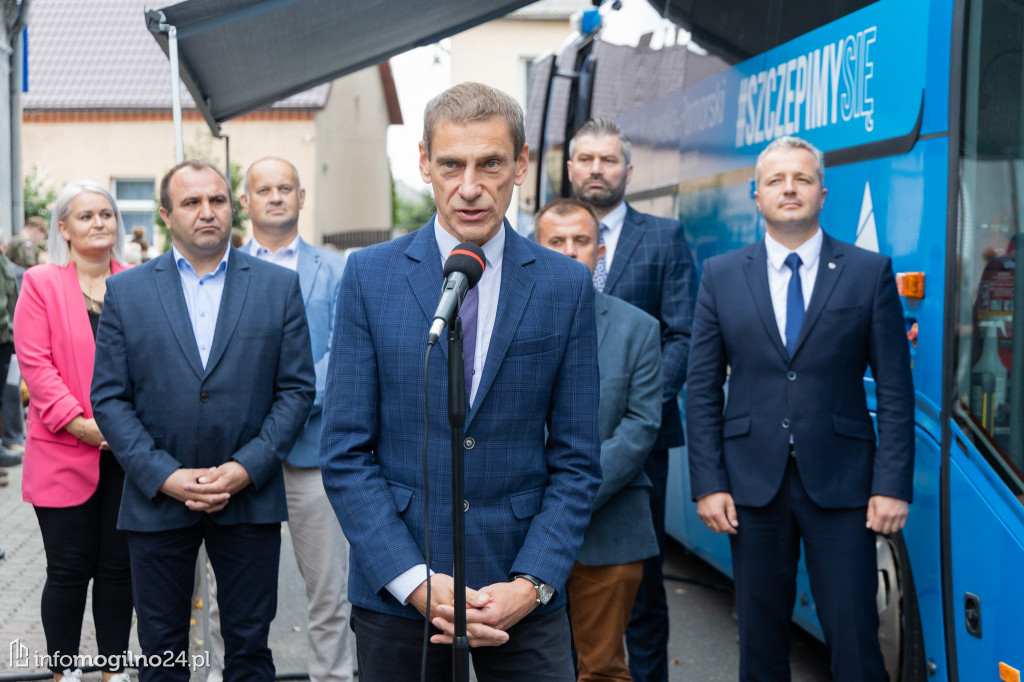 Szczepionkobus w powiecie mogileńskim. Relacja z Wylatowa [VIDEO, ZDJĘCIA]