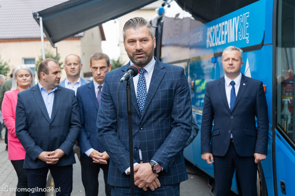 Szczepionkobus w powiecie mogileńskim. Relacja z Wylatowa [VIDEO, ZDJĘCIA]