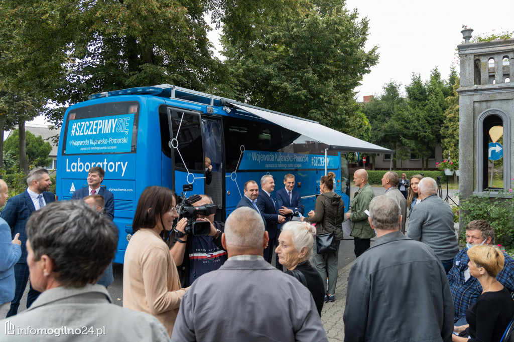 Szczepionkobus w powiecie mogileńskim. Relacja z Wylatowa [VIDEO, ZDJĘCIA]