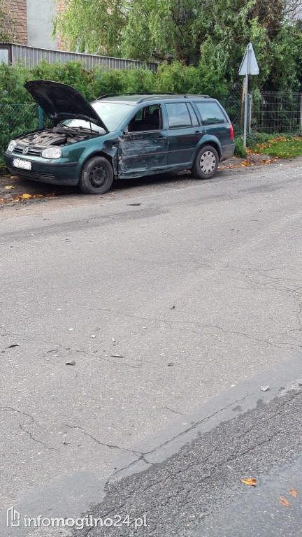 Bus zderzył się z samochodem osobowym