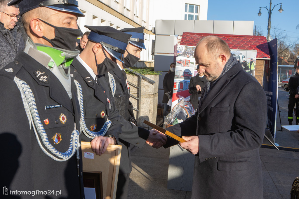Samochody strażackie trafiły do jednostek w całym regionie