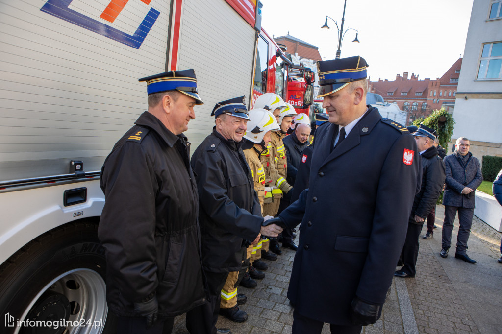 Samochody strażackie trafiły do jednostek w całym regionie