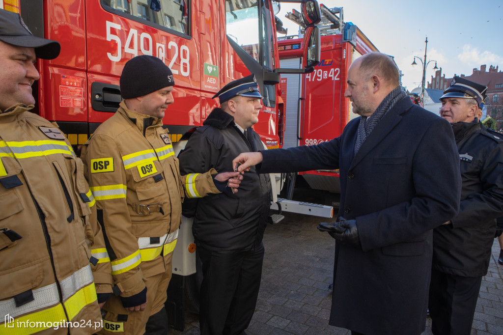 Samochody strażackie trafiły do jednostek w całym regionie