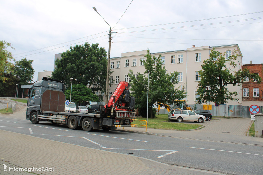 Na terenie SP ZOZ w Strzelnie prace trwają pełną parą [ZDJĘCIA]