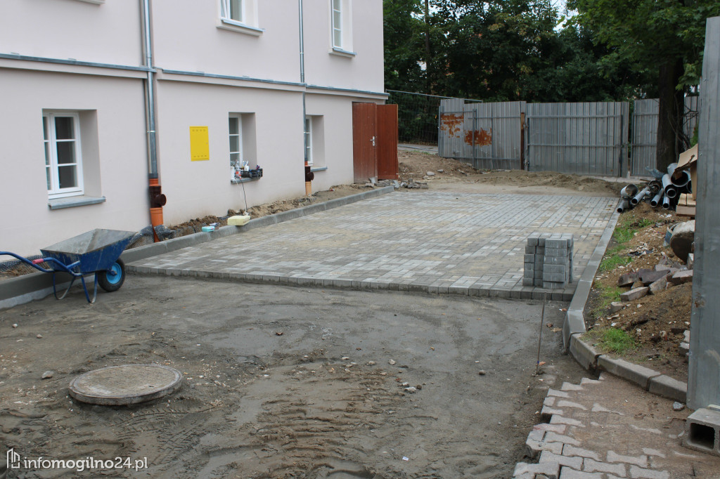 Na terenie SP ZOZ w Strzelnie prace trwają pełną parą [ZDJĘCIA]