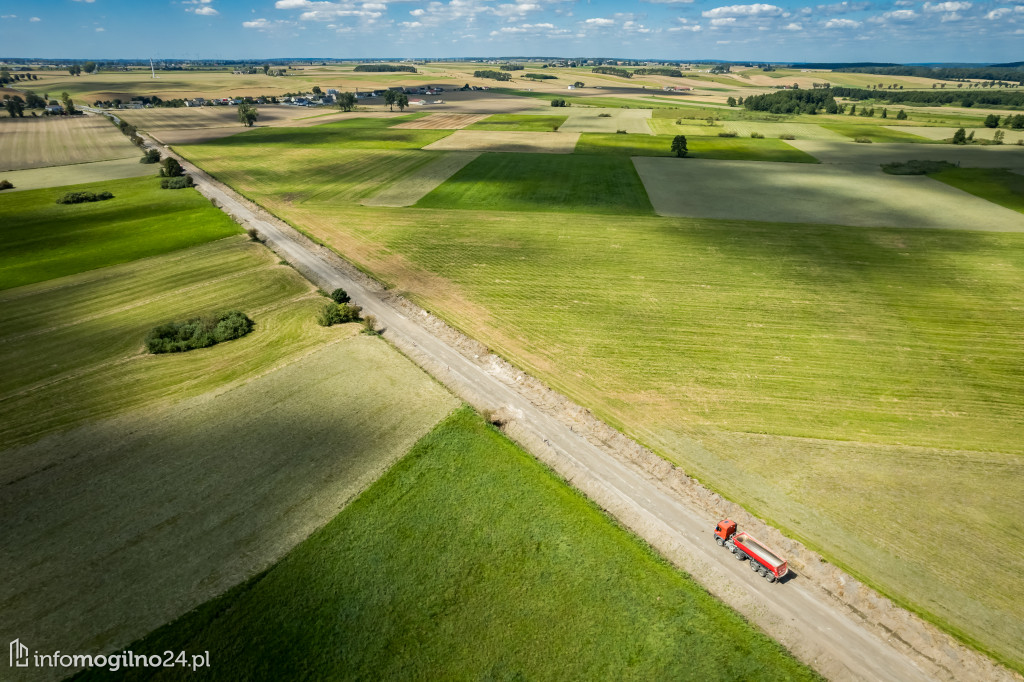 Z Barcina w stronę Mogilna po nowym asfalcie