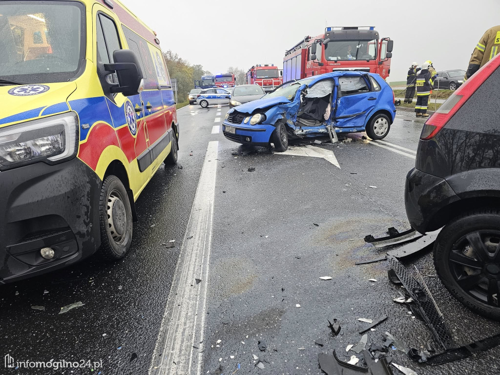 Zderzenie dwóch samochodów osobowych  na drodze do Strzelna [FOTO]