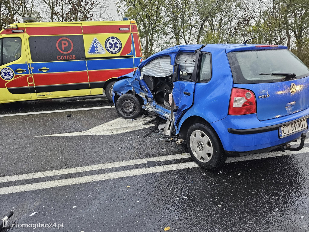 Zderzenie dwóch samochodów osobowych  na drodze do Strzelna [FOTO]