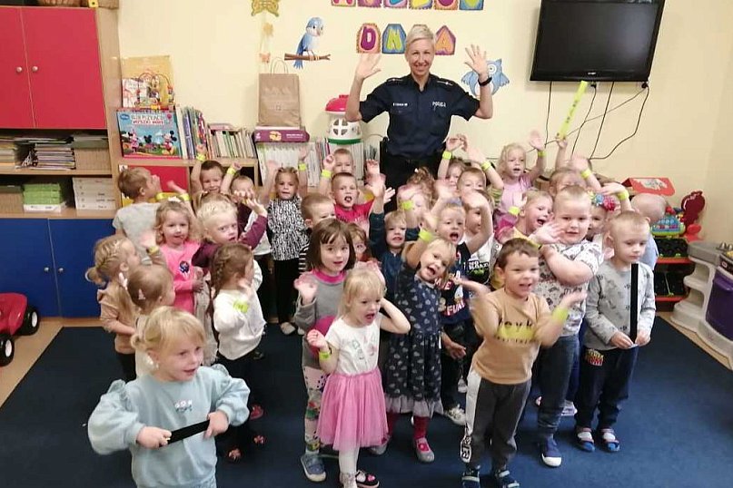 Dąbrowa. Odwiedzili przedszkolaków