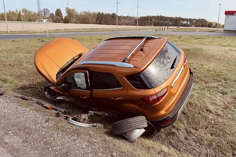 Zdarzenie drogowe na DK25 w Jeziorach Wielkich – jedna osoba trafiła do szpitala