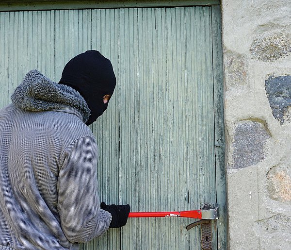Mogilno: Włamywacz wykorzystał moment i wszedł do domu-9374