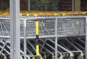 Czy 1 listopada zrobisz zakupy? Ten weekend zaskoczy wielu klientów-10262