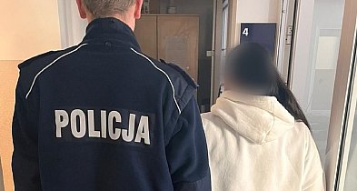 Strzelno: Pijana matka, 7-letni syn na balkonie.-10296