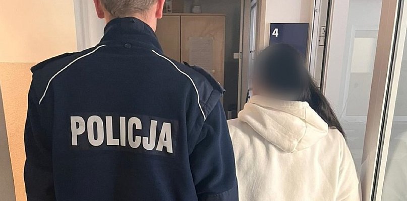 Strzelno: Pijana matka, 7-letni syn na balkonie. - 10296
